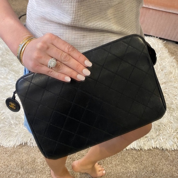 SOLD ✘ ᴄʜᴀɴᴇʟ ʟᴀʀɢᴇ ϙᴜɪʟᴛᴇᴅ ʟᴀᴍʙsᴋɪɴ ᴄᴄ ᴄʟᴜᴛᴄʜ ʙᴀɢ - Picture 7 of 8